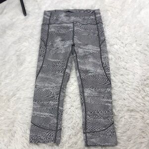 Lululemon In Movement Crop *Everlux 19" Swerve Vapor Metal Grey